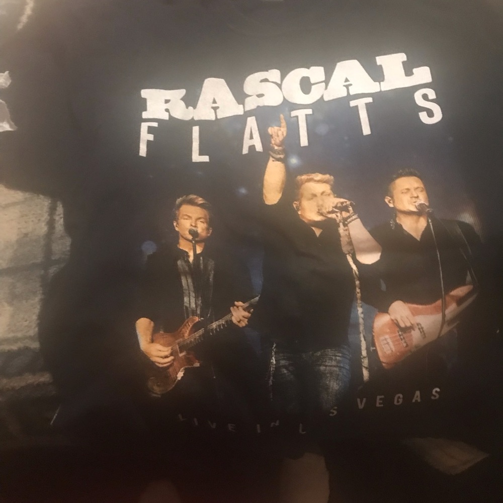 Rascal flats size med t shirt